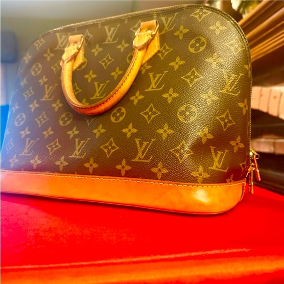 WOW POSHMARK - Authentic Vintage Louis Vuitton Monogram Alma Handbag - Picture 1 of 15